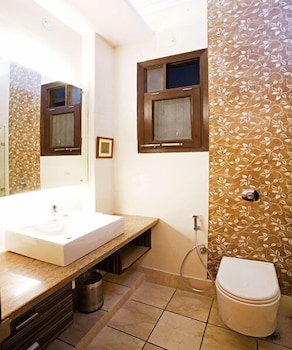 evergreen suites defence colony