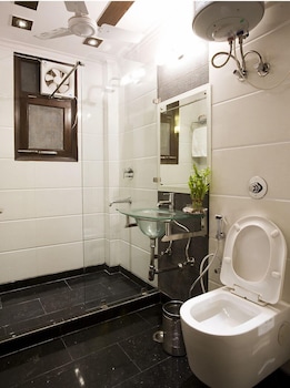 evergreen suites defence colony