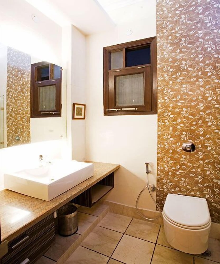 evergreen suites defence colony