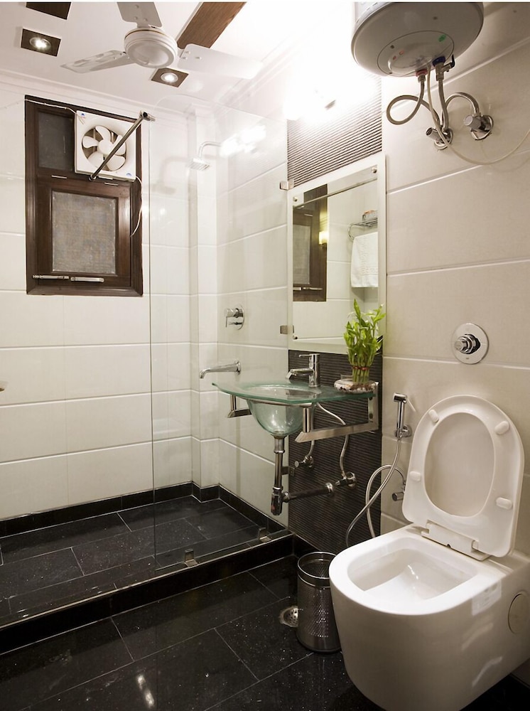 evergreen suites defence colony