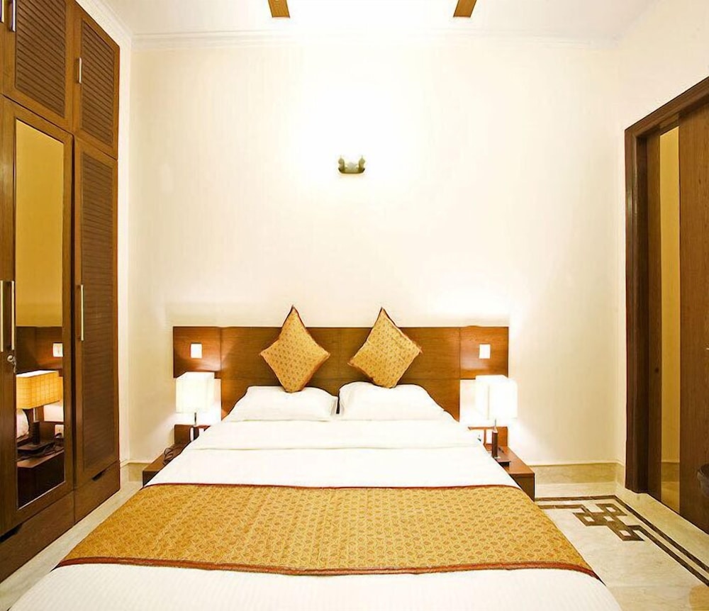 evergreen suites defence colony