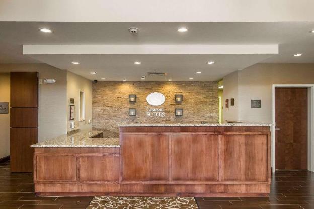 comfort suites dodge city