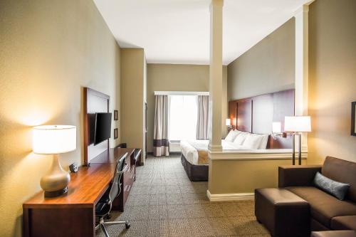 comfort suites dodge city