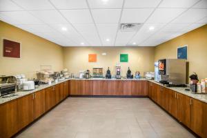 comfort suites dodge city