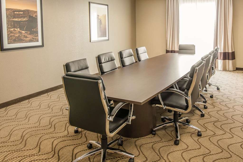 comfort suites dodge city