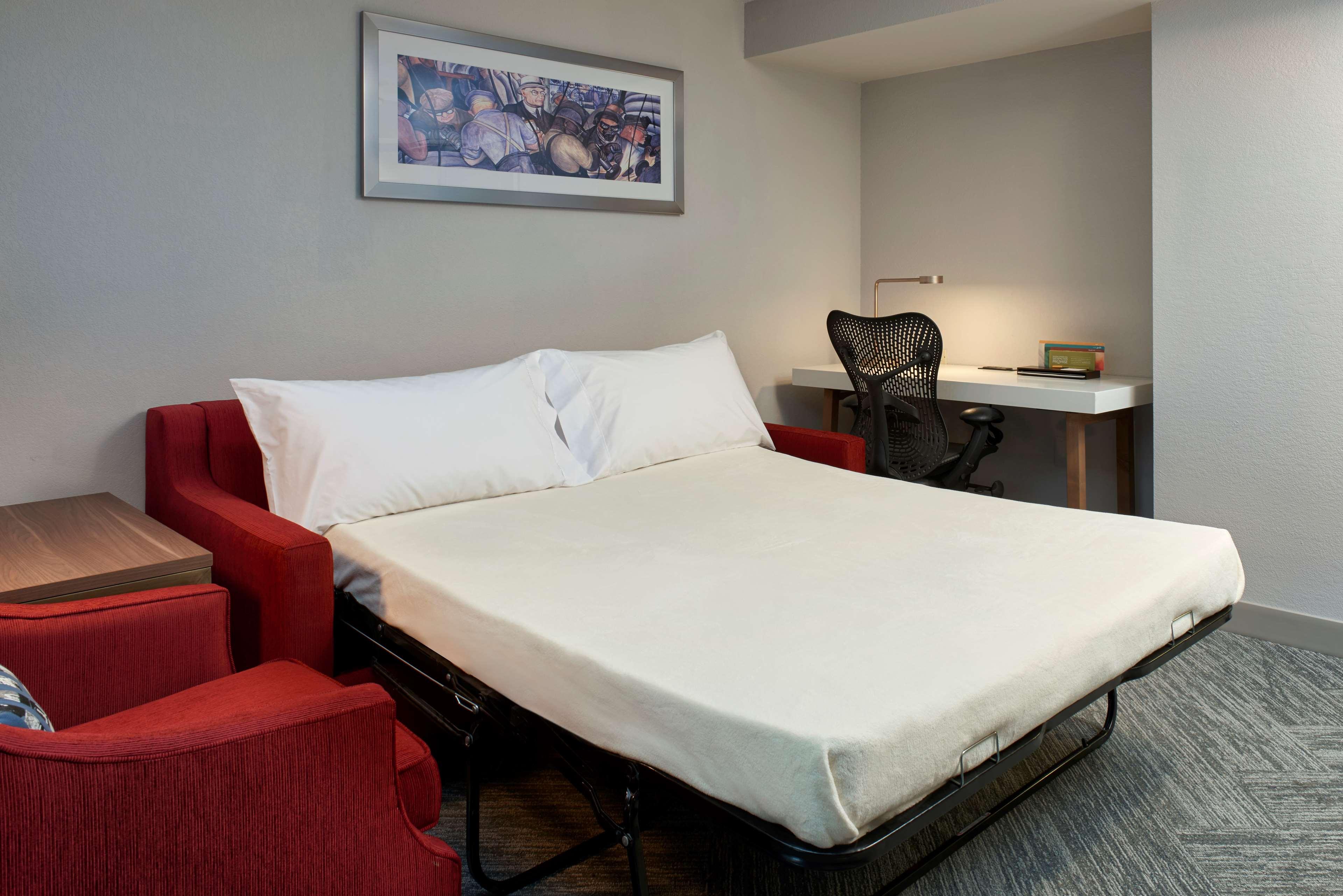 hilton garden inn detroit downtown