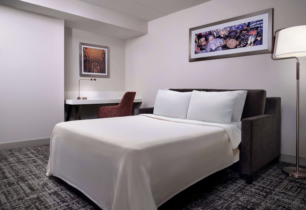 hilton garden inn detroit downtown