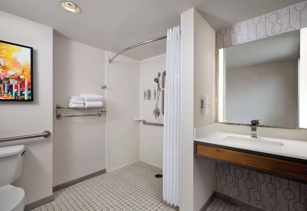 hilton garden inn detroit downtown