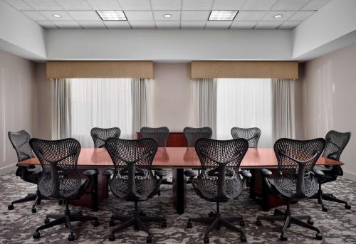 hilton garden inn detroit downtown