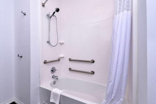 hampton inn broussard lafayette area