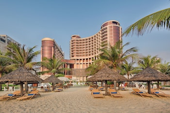 holiday beach hotel