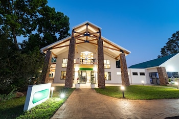 Gooderson Monks Cowl Golf Resort,Cathkin Park>>Ardmore,3 star