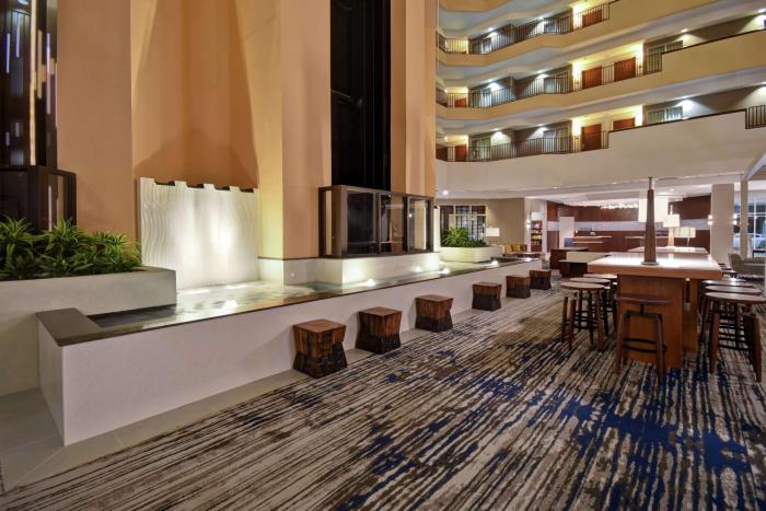 embassy suites charleston