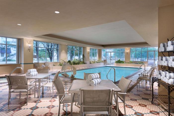 embassy suites charleston