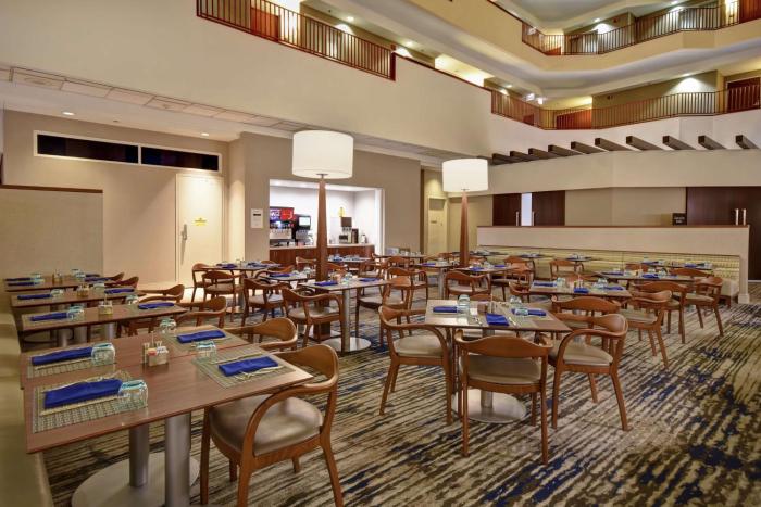embassy suites charleston