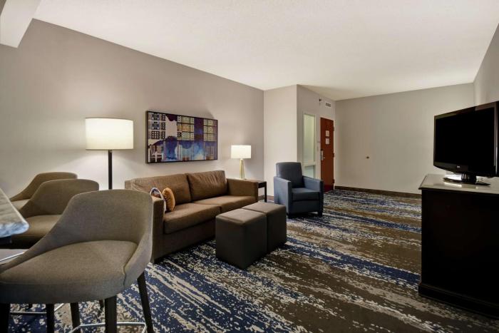embassy suites charleston