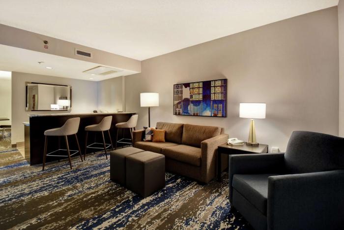 embassy suites charleston
