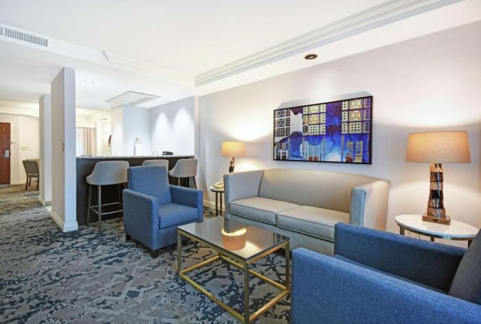 embassy suites charleston