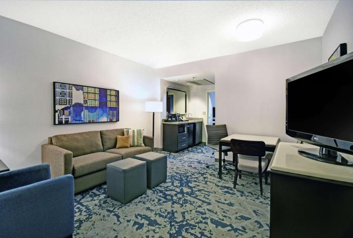 embassy suites charleston