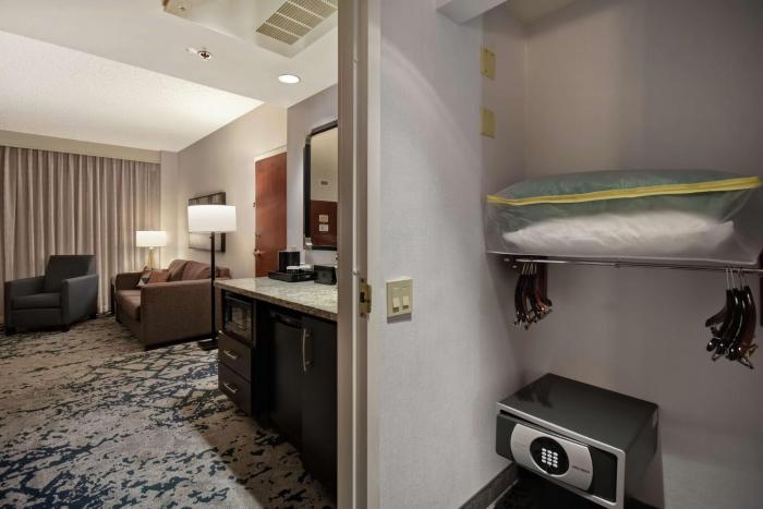 embassy suites charleston