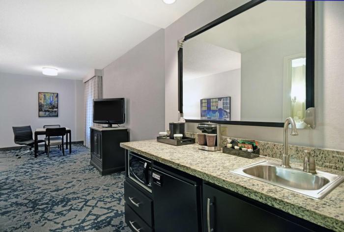 embassy suites charleston