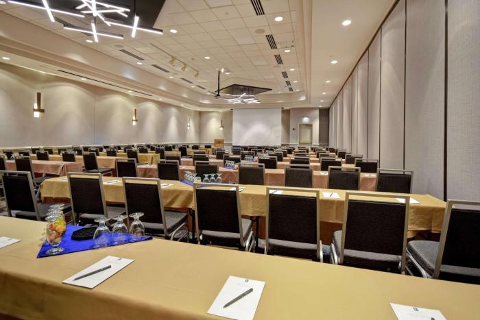 embassy suites charleston