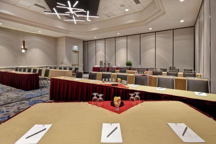 embassy suites charleston