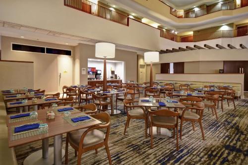embassy suites charleston