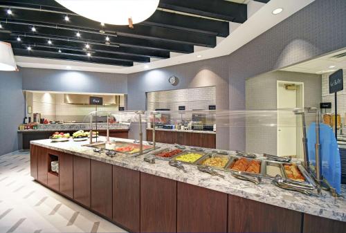 embassy suites charleston