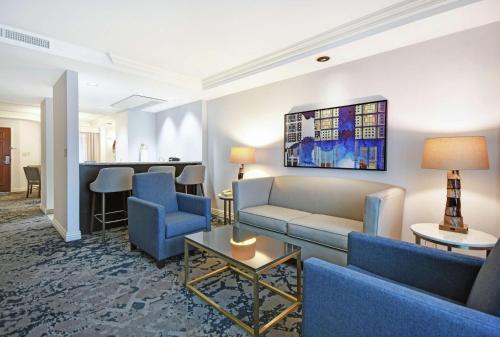 embassy suites charleston
