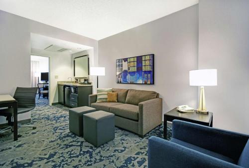 embassy suites charleston