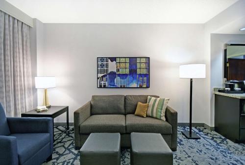 embassy suites charleston