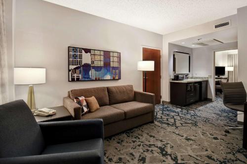 embassy suites charleston