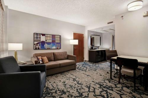 embassy suites charleston
