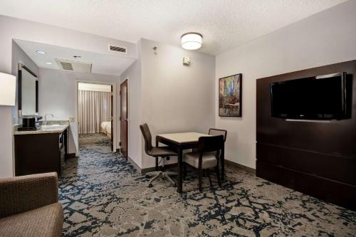 embassy suites charleston