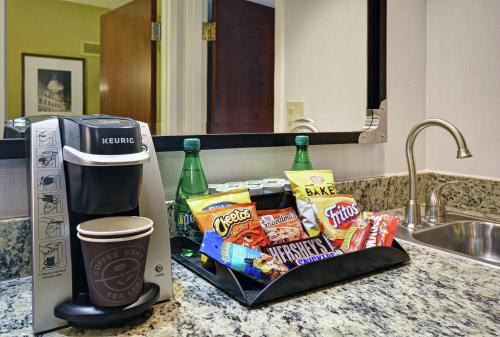 embassy suites charleston