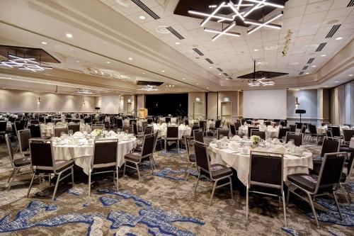 embassy suites charleston