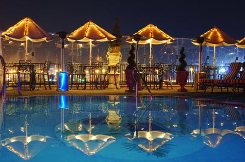 market pavilion hotel