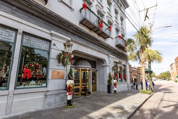 market pavilion hotel