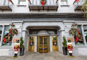 market pavilion hotel