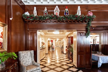 market pavilion hotel