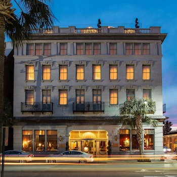 market pavilion hotel