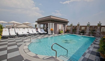 market pavilion hotel