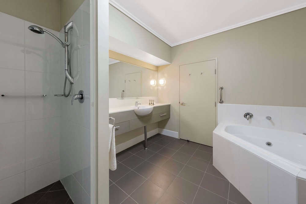 oaks hervey bay resort and spa