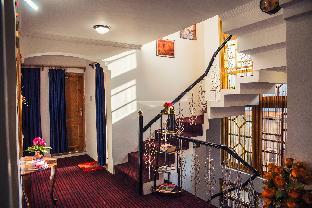 Hospitality Home,Near Daar-Ul-Uloom Bilaaliya Nageen West ,Srinagar-Kashmir,2 star