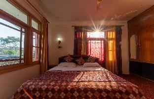 Hospitality Home,Near Daar-Ul-Uloom Bilaaliya Nageen West ,Srinagar-Kashmir,2 star
