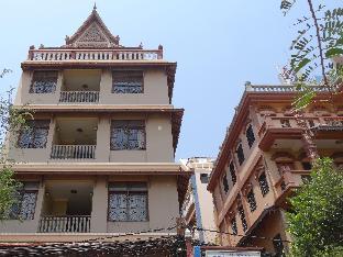 golden noura villa pub and restaurant