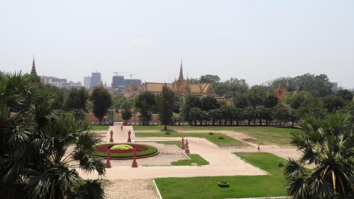 golden noura villa pub and restaurant