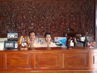 golden noura villa pub and restaurant