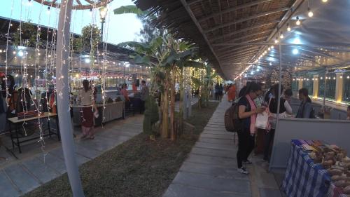 golden noura villa pub and restaurant